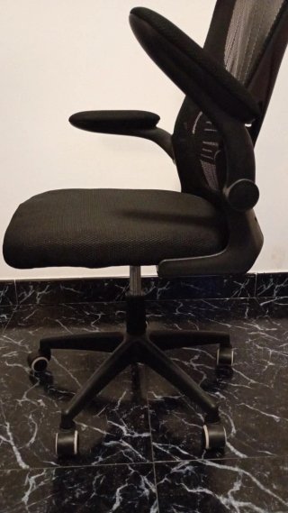 Silla de oficina ergonómica negra