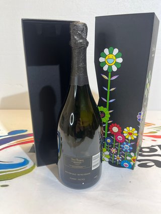 Bottiglia vuota dom perignon muarkami vintage
