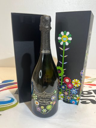 Bottiglia vuota dom perignon muarkami vintage
