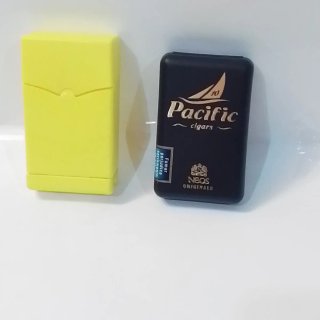 Scatole di sigarette vuote antiche