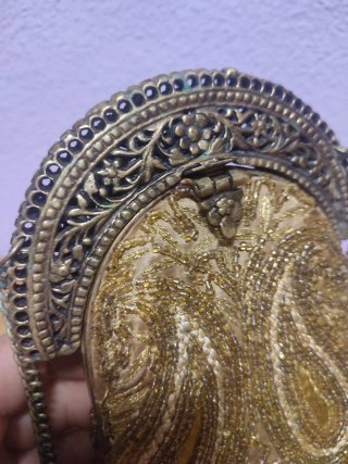 Bolso vintage dorado con cadena
