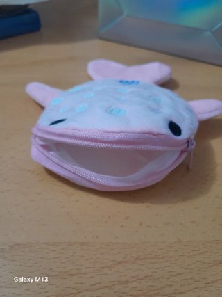Monedero rosa con lunares azules