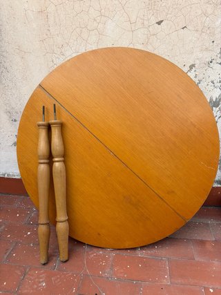 Mesa redonda de madera