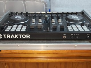 Controlador DJ Traktor S4 MK2