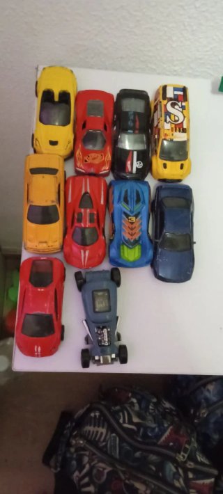 Lote de 10 coches de juguete