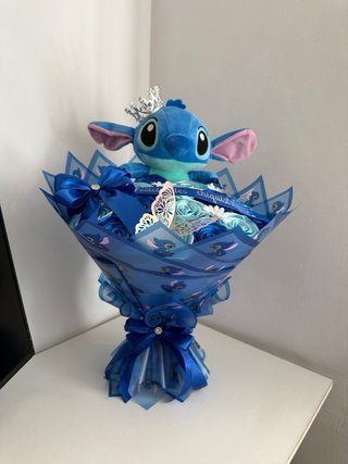 Ramo Stitch con Flores eternas  y Peluche