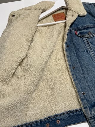 Chaqueta Levi's vaquera con forro sherpa