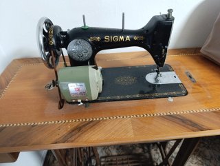 Máquina de coser Sigma antigua