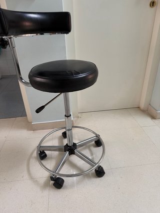 Silla con ruedas y respaldo