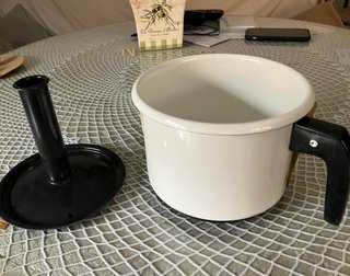 Hervidor de leche blanco, vintage, marca Práctic.