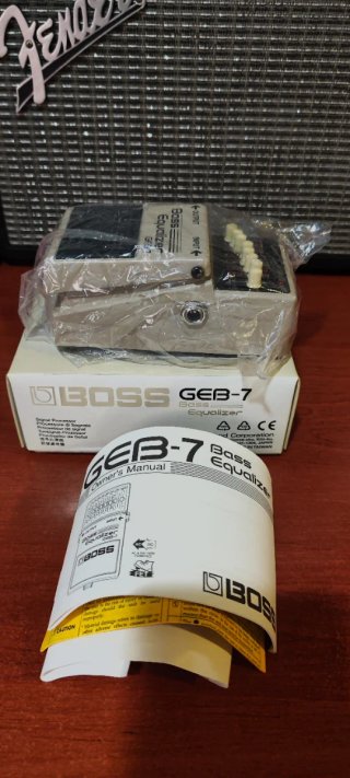 Boss GEB-7 Ecualizador para Bajo