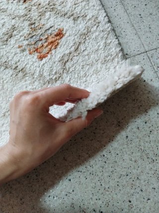 Alfombra estilo bereber naranja y blanco