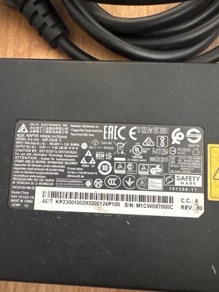 Caricabatterie portatile da 230W Delta per gaming Acer