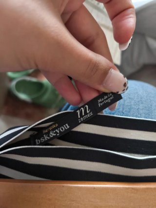 Falda corta negra con rayas