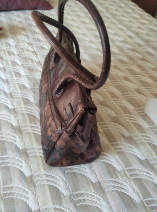 Bolso de piel auténtica cocodrilo. Marrón.