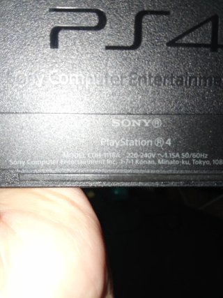 PS4 500GB Negra + Mando Rojo