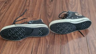Zapatillas Converse Negras y Doradas