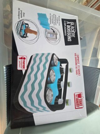 Nevera portátil con placa refrigeradora