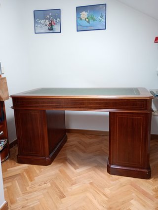 Escritorio madera y cuero verde