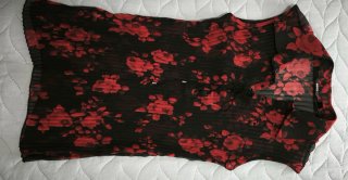 Blusa transparente floral negra y roja