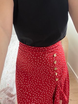 Falda midi lunares roja