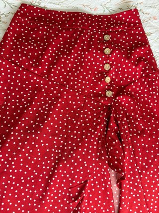 Falda midi lunares roja
