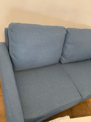 Divano blu in tessuto