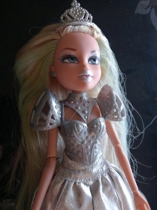 Muñeca Bratz Princesa Plata