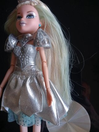 Muñeca Bratz Princesa Plata