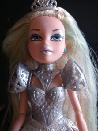 Muñeca Bratz Princesa Plata