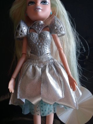 Muñeca Bratz Princesa Plata