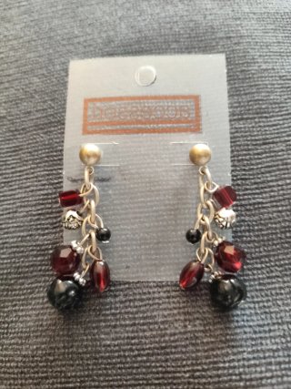Pendientes colgantes con cuentas rojas y negras