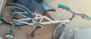 Bicicleta B-Twin Infantil con Ruedines