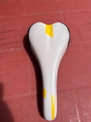 Sillín Bici Montaña Blanco y Amarillo