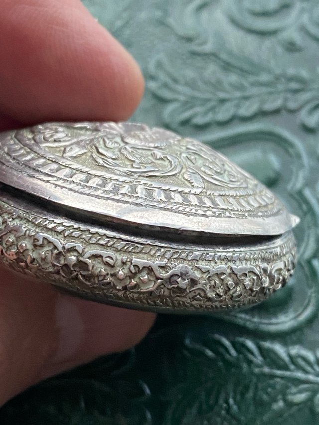 Preciosa caja antigua plata labrada 1890