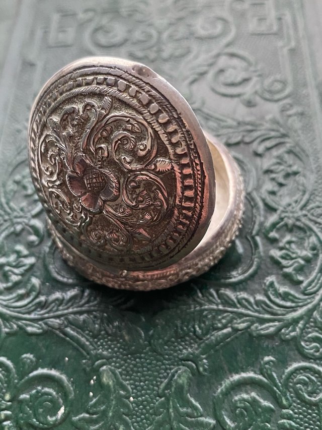 Preciosa caja antigua plata labrada 1890