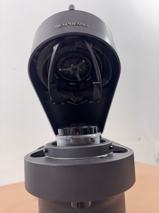 Cafetera Nespresso DeLonghi Vertuo Pop Negra