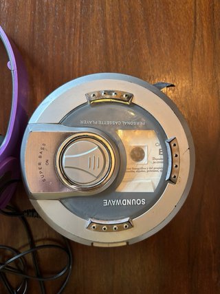 Reproductor Cassette Soundwave y Auriculares Retro
