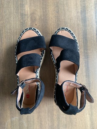 Sandalias negras plataforma esparto