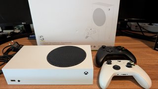 Xbox Series S + 2 Mandos + Auriculares + baterías