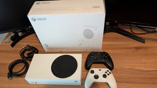 Xbox Series S + 2 Mandos + Auriculares + baterías