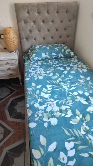 Cama tapizada 90x200 con cabecero