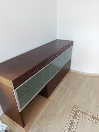 Mueble aparador madera y cristal