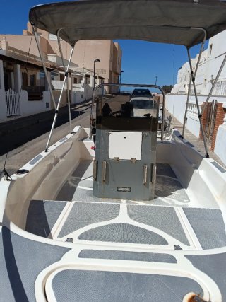 Barco Voraz 450 con motor Yamaha