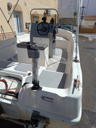 Barco Voraz 450 con motor Yamaha