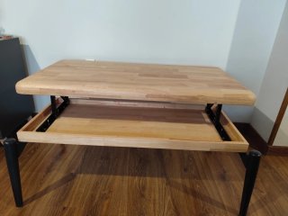 Mesa elevable   madera  prácticamente nueva 120x60