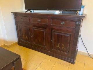 Muebles de salón madera oscura