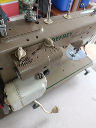 Máquina de coser Refrey Transforma