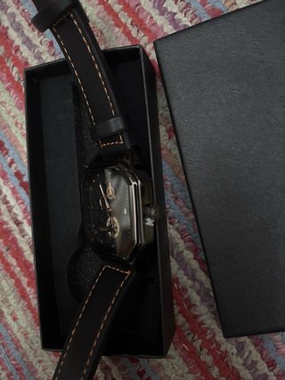 Reloj YASHDUN Elegante Negro y Dorado