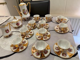 Juego de café porcelana y oro